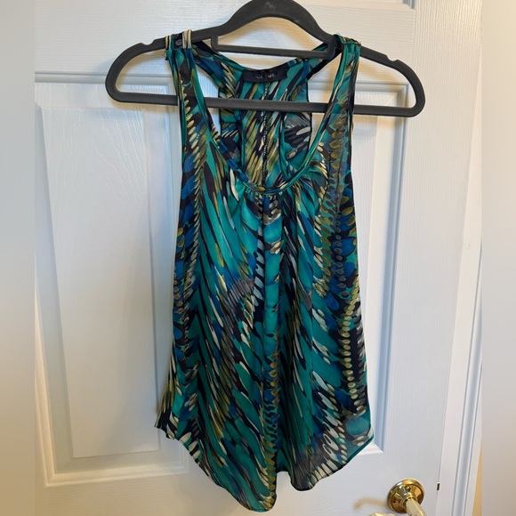 Girl Talk Colorful Top with Ruffle Detail in Back, Size Small - Picture 5 of 13